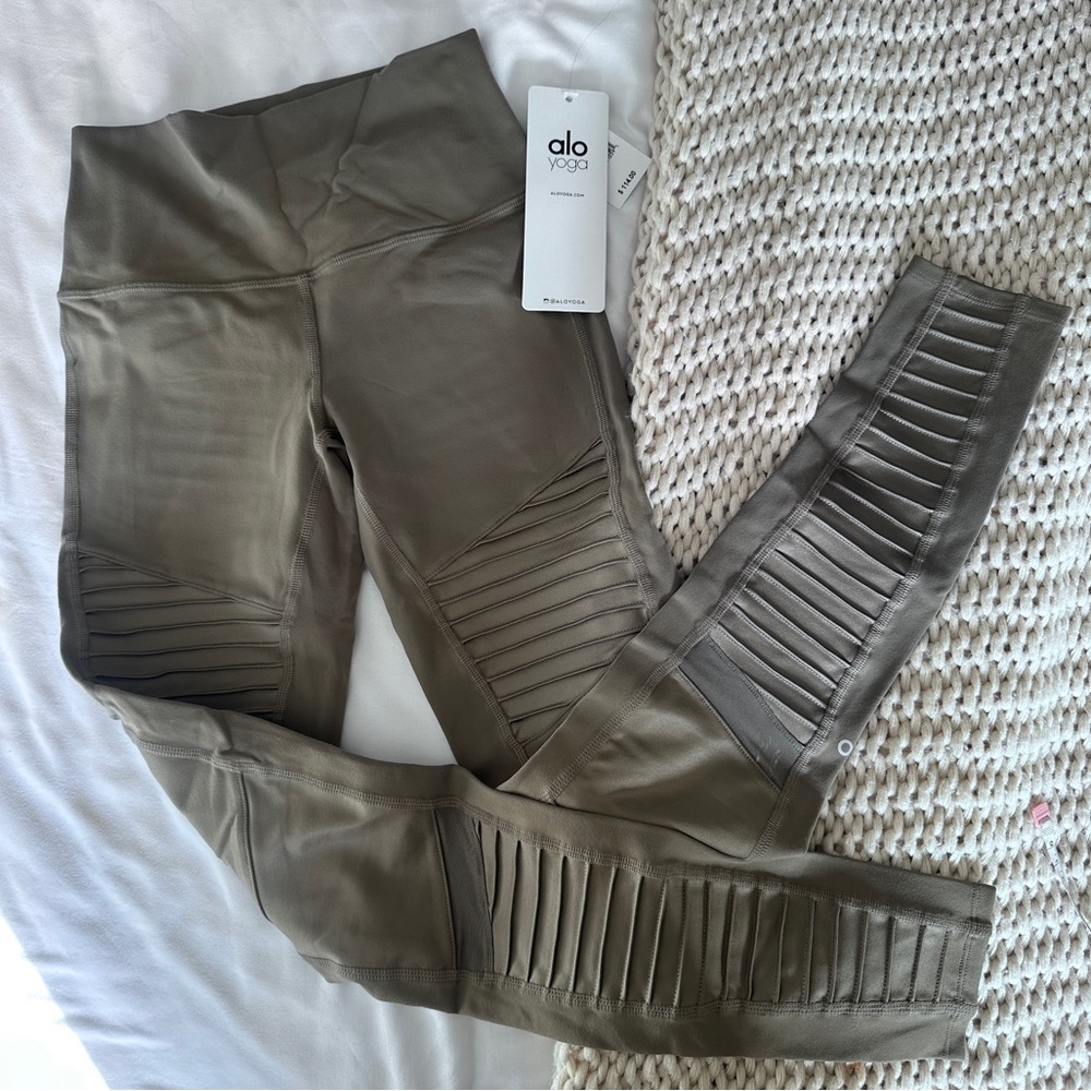 NWT Alo Yoga high waist moto leggings